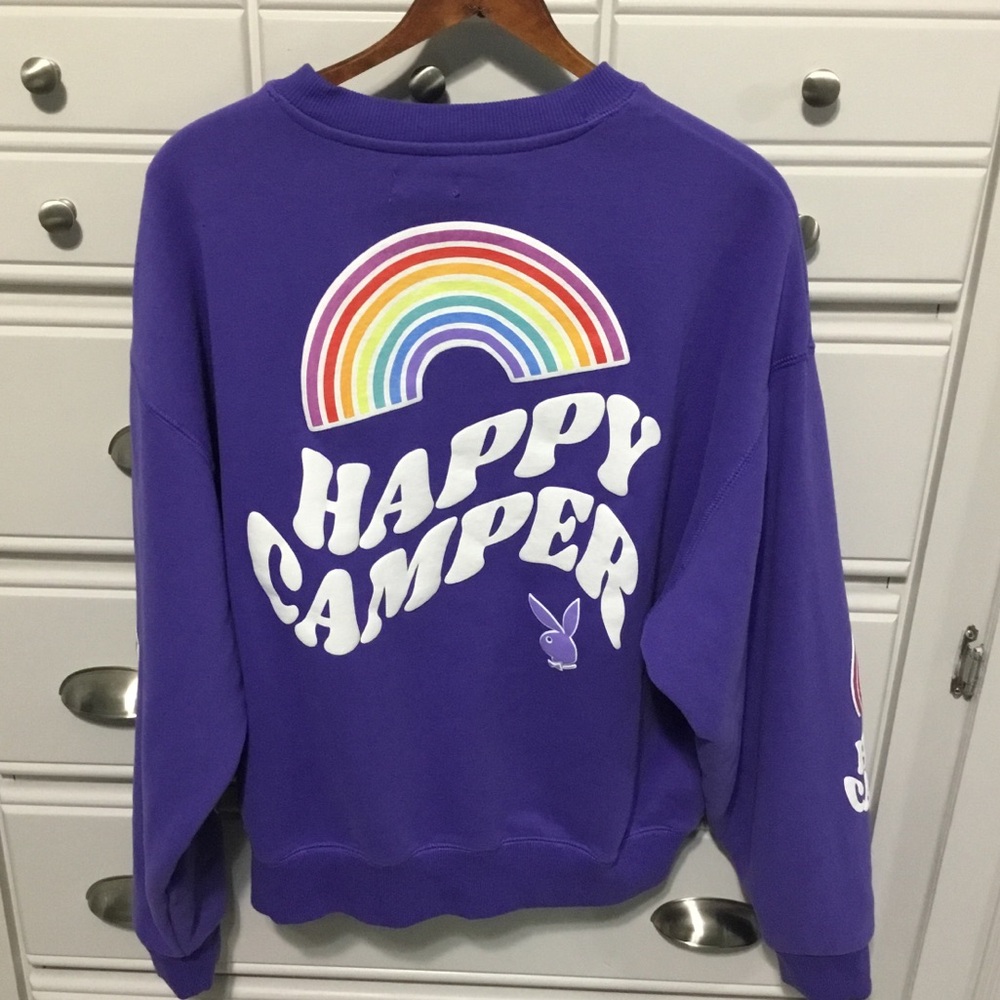 PLAYBOY by PACSUN UNISEX Happy Camper Rainbow Playboy Bunny Peace Sweatshirt Si…